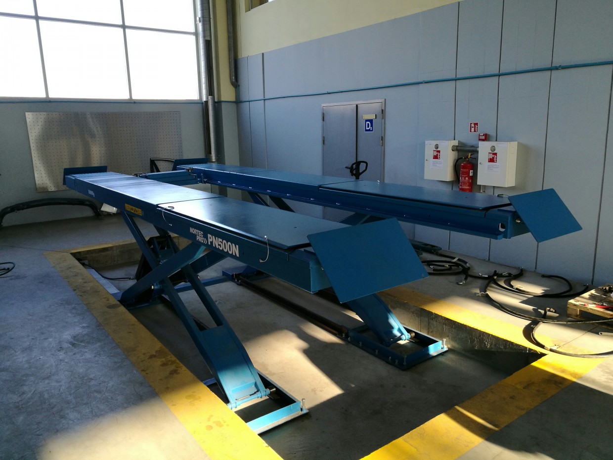 Scissor lift with recessed version wheel geometry Nortec PRO PN500N 5.0T