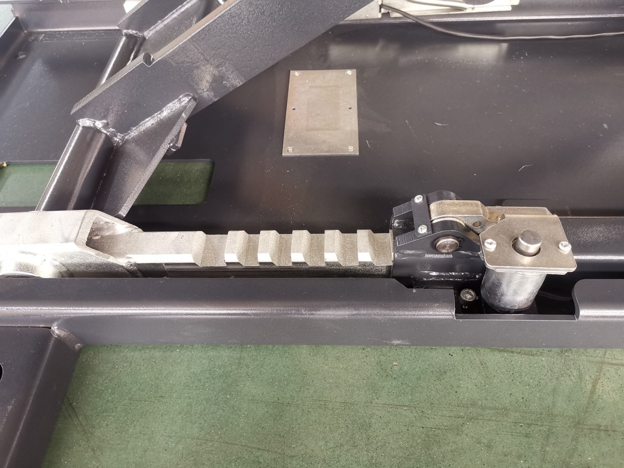 EVO-3000E Scissor Mobile Lift with Automatic Locking